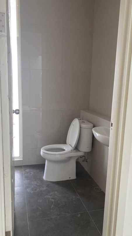 dijual rumah suvarna sutera cluster