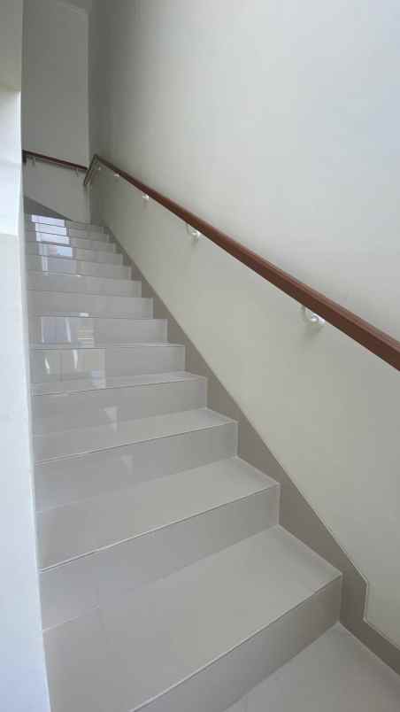 dijual rumah suvarna sutera cluster