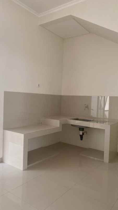 dijual rumah suvarna sutera cluster