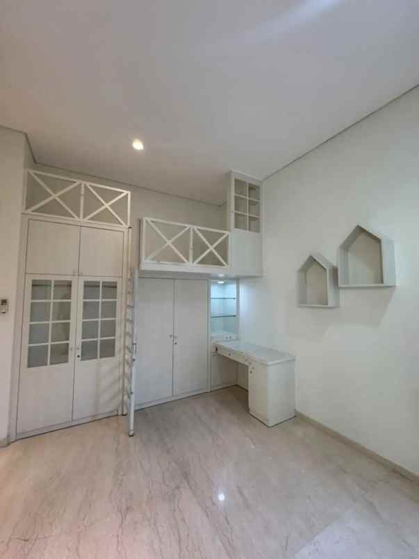 dijual rumah taman puspa raya citraland
