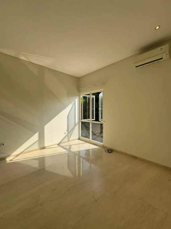 dijual rumah taman puspa raya citraland