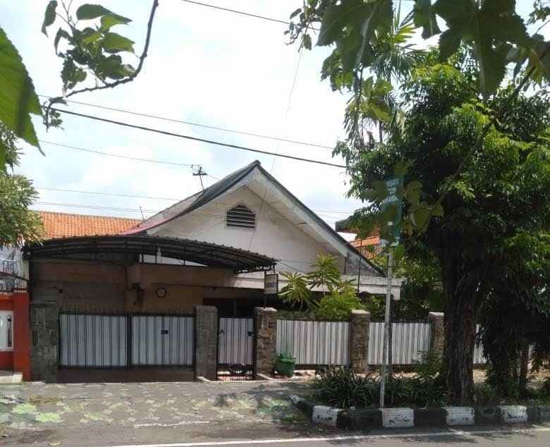 dijual rumah tengah kota