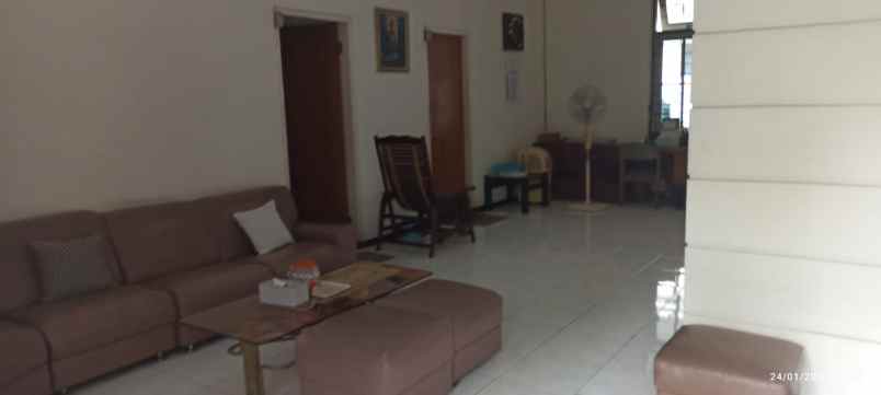 dijual rumah tenggilis mejoyo