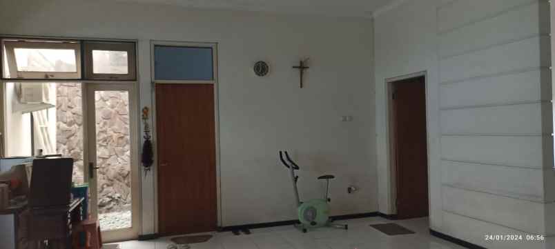 dijual rumah tenggilis mejoyo