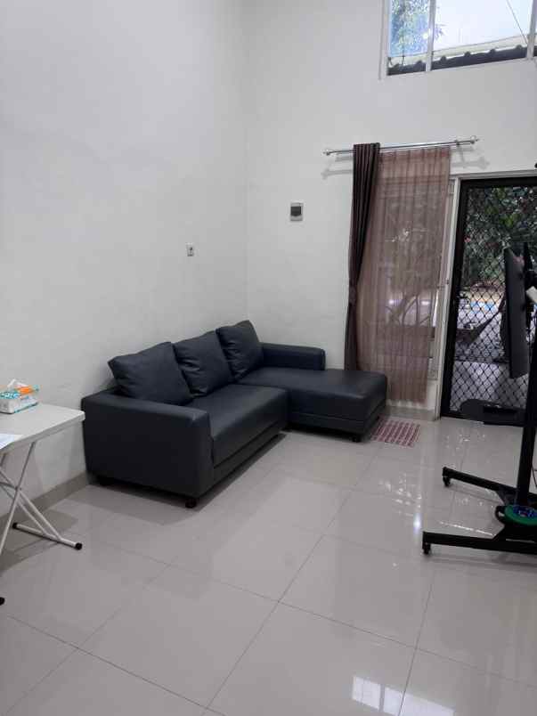dijual rumah the taman dhika
