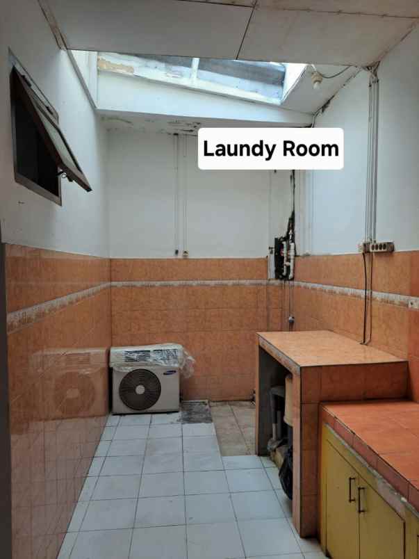 dijual rumah villa dago pamulang