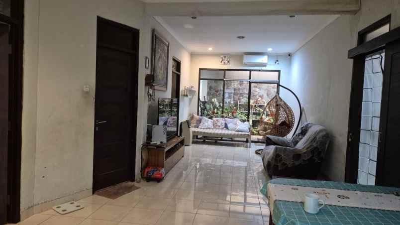 dijual rumah villa melati mas nyaman untuk tinggal