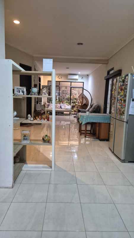 dijual rumah villa melati mas nyaman untuk tinggal