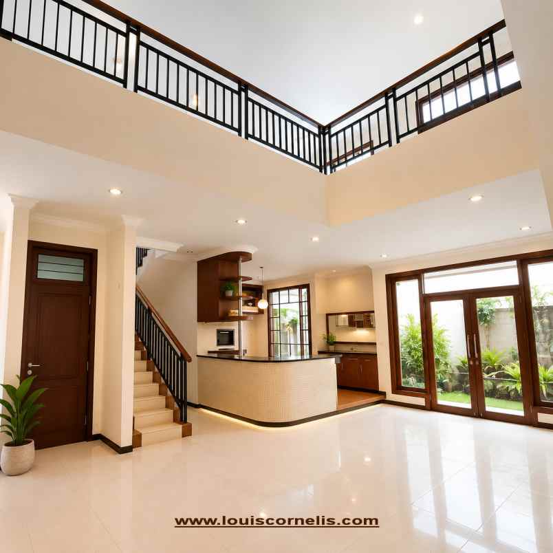dijual segera rumah besar 2 lantai di gatsu denpasar