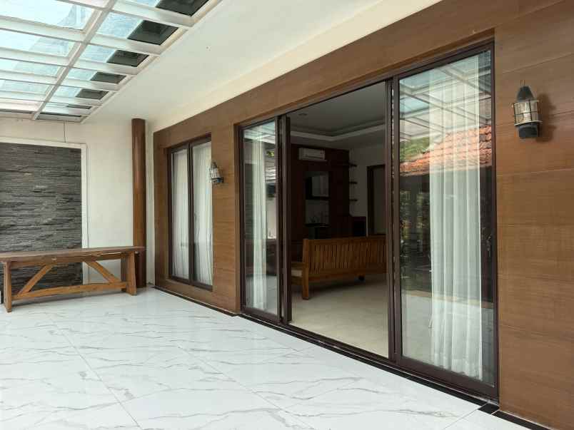 dijual villa ciawi gadog