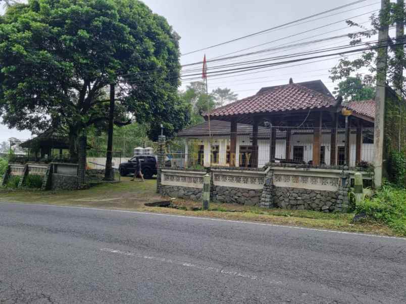 dijual villa hargobinangun