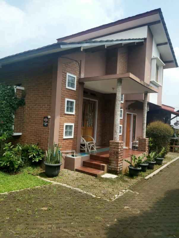 dijual villa jl lembang