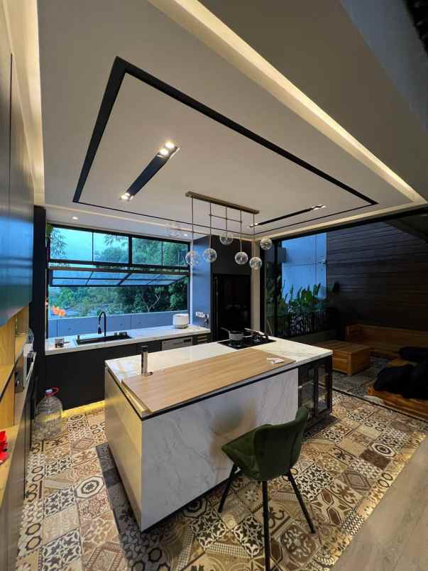 dijual villa mewah di kota batu