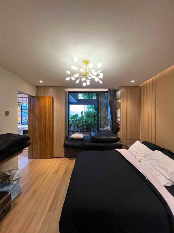 dijual villa mewah di kota batu