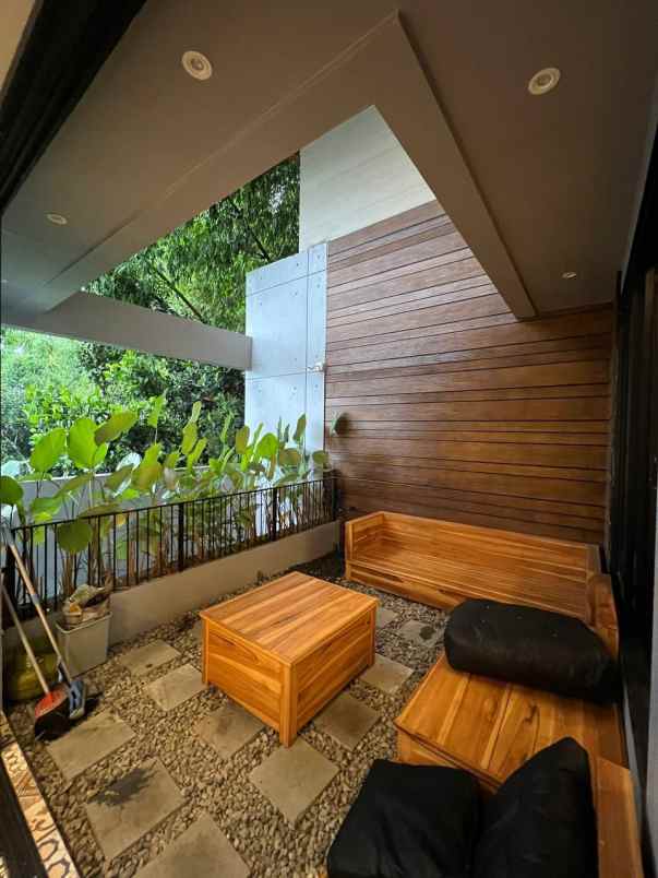 dijual villa mewah di kota batu