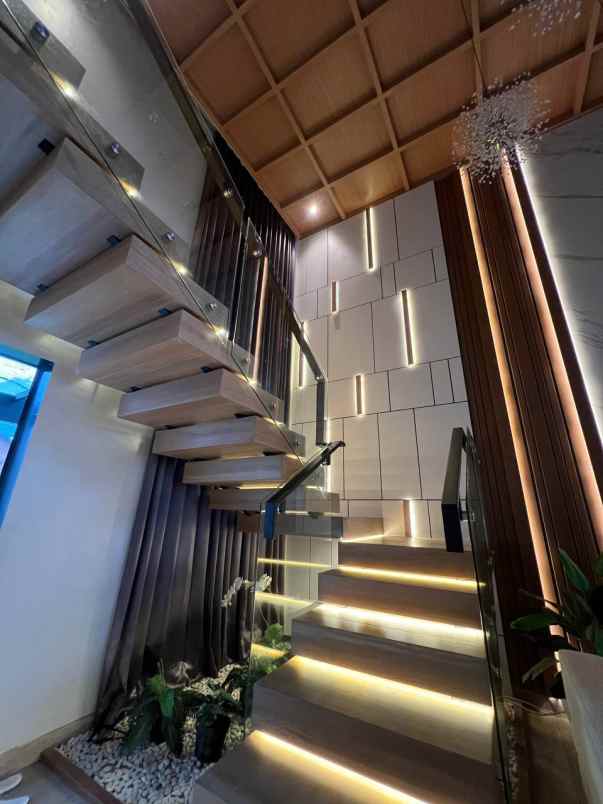 dijual villa mewah di kota batu