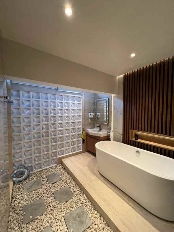 dijual villa mewah di kota batu