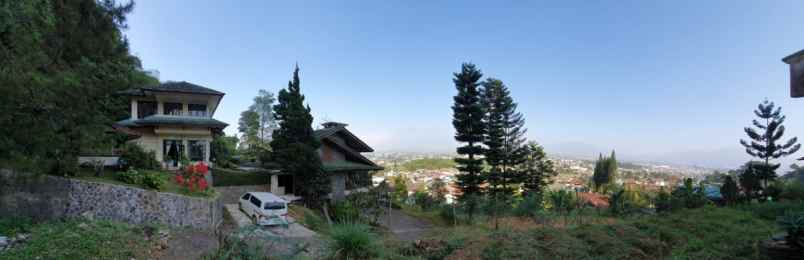 dijual villa terawat dengan view mantul