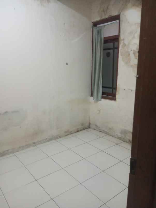 dikontrakan rumah di komplek margahayu kencana