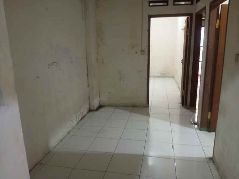 dikontrakan rumah di komplek margahayu kencana