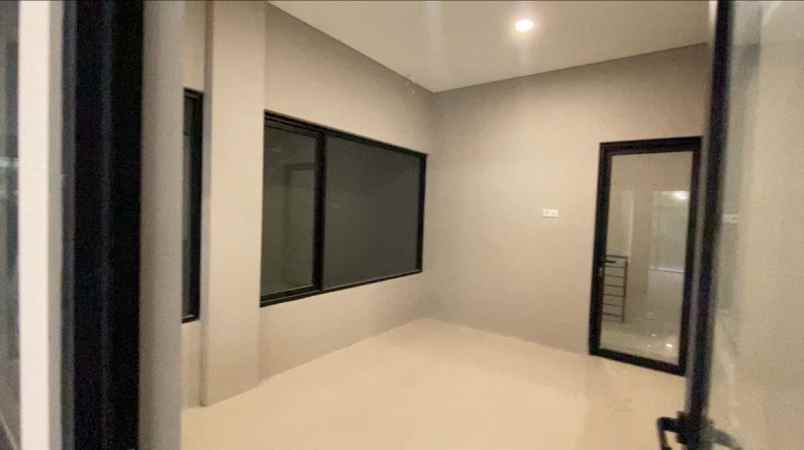 disewakan gedung ruko baru di raya mulyosari