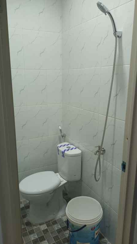 disewakan kamar kost putri teluk gong bangunan baru