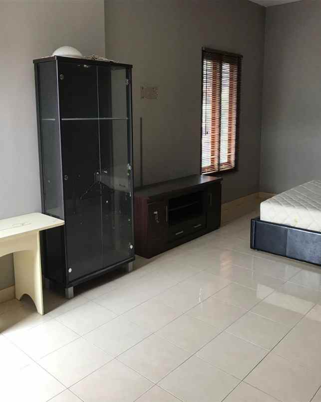 disewakan rumah jalan golf