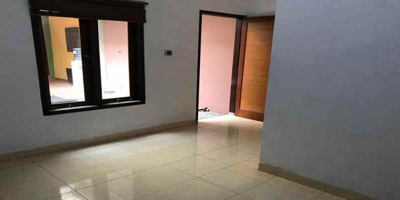 disewakan rumah jalan golf