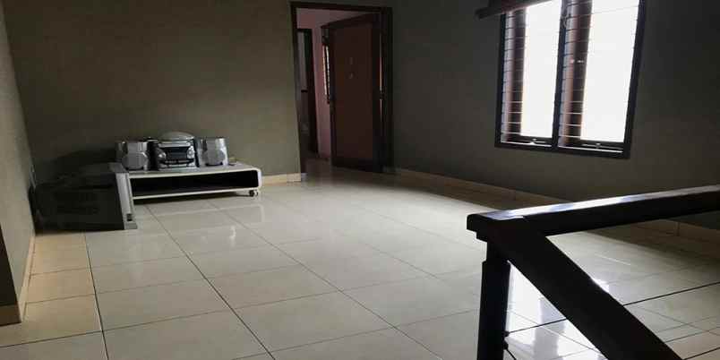 disewakan rumah jalan golf
