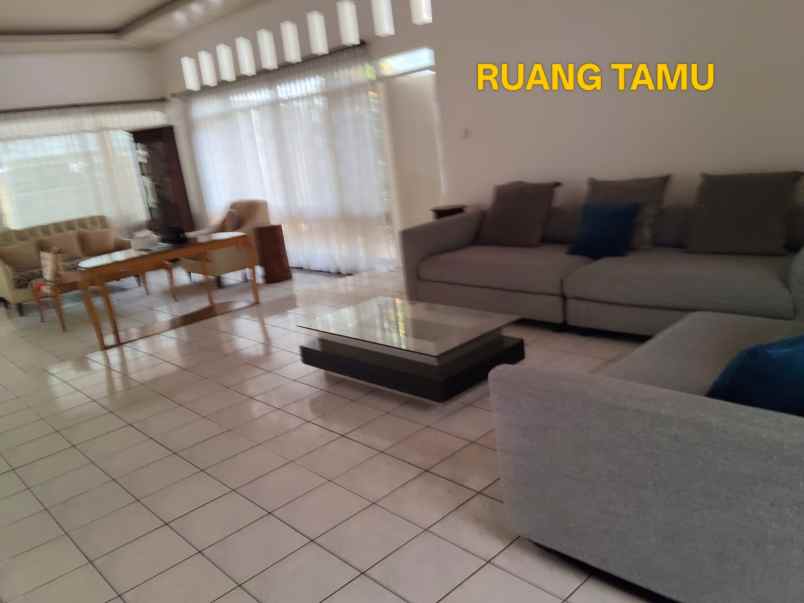 disewakan rumah jl raya kebayoran baru