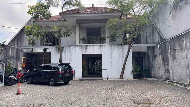 disewakan rumah raya dharmahusada