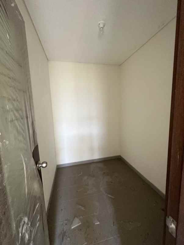 disewakan rumah suvarna sutera cluster