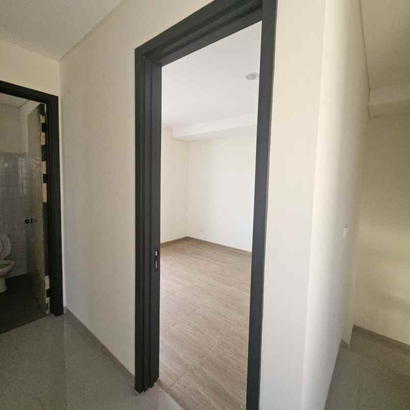 disewakan rumah suvarna sutera cluster astha