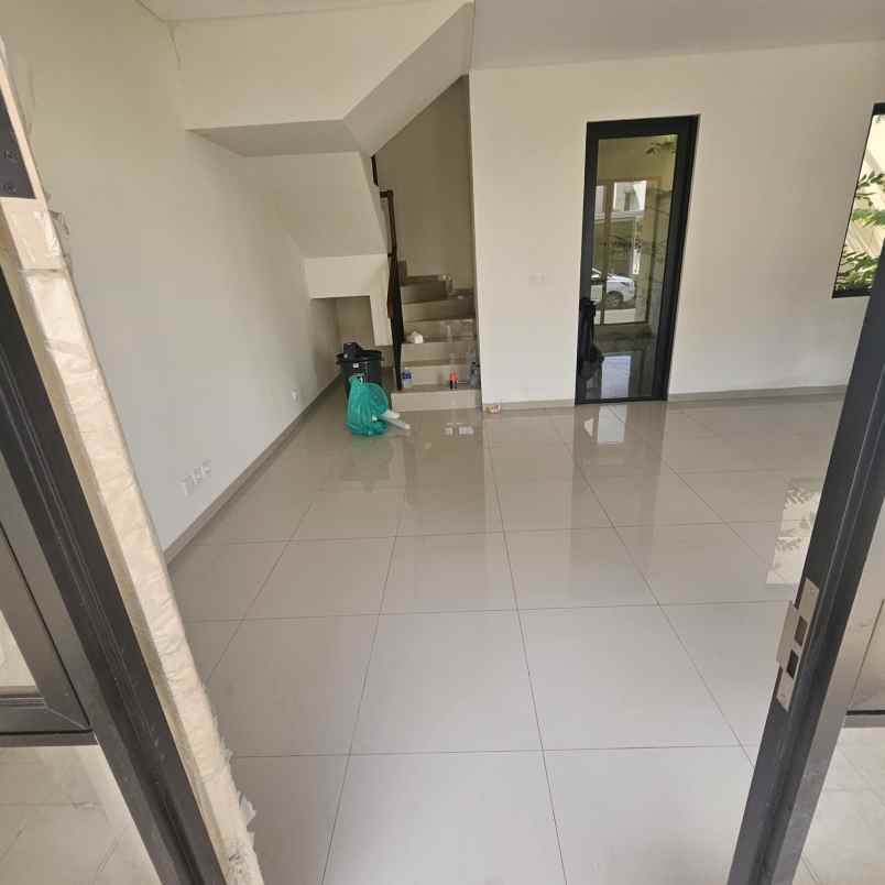 disewakan rumah suvarna sutera cluster astha