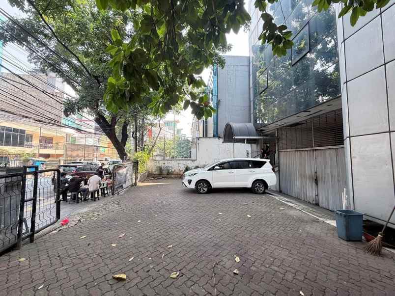 gedung kantor kebon sirih menteng jakarta selatan