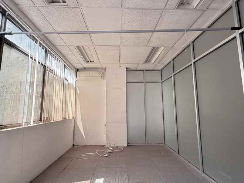 gedung kantor kebon sirih menteng jakarta selatan
