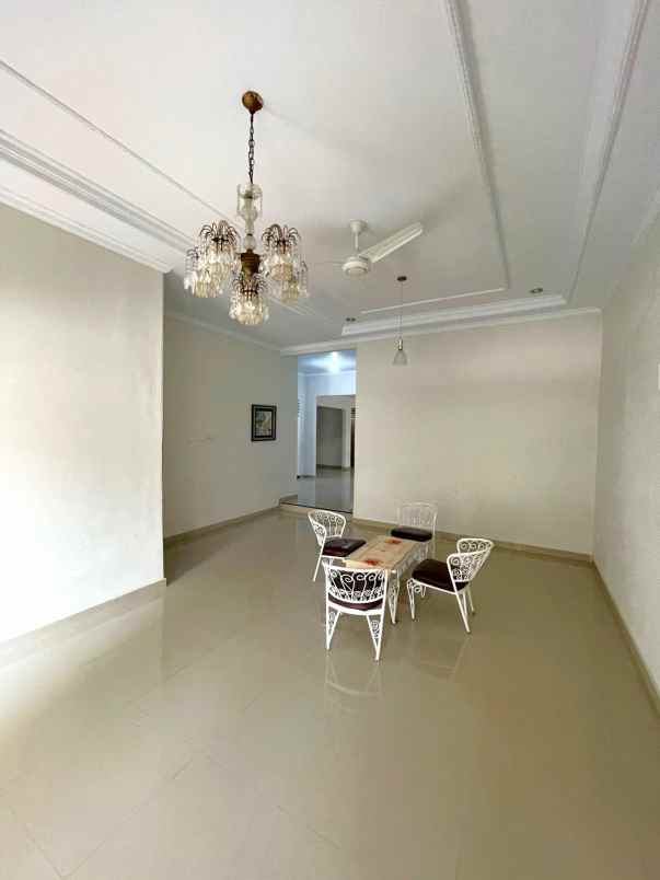 jl kelinkit 1 lantai uf ines