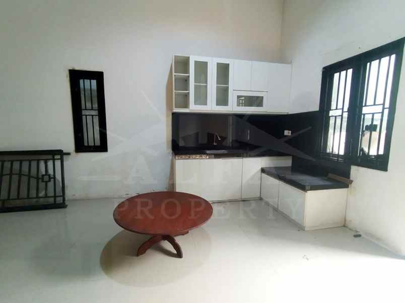 jual cepat rumah tengah kota dekat mall sekolah