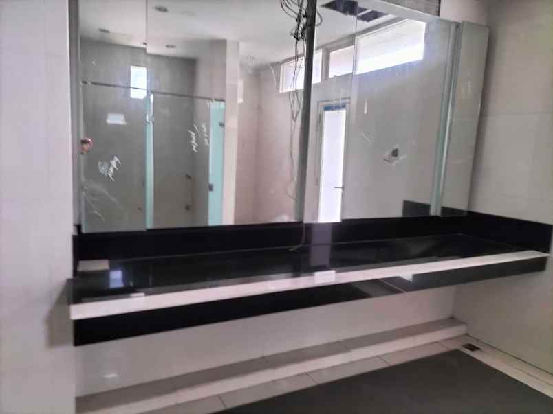 jual gedung 8 lantai di mampang prapatan