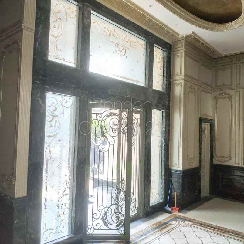 jual rumah klasik super mewah dengan lift di pondok