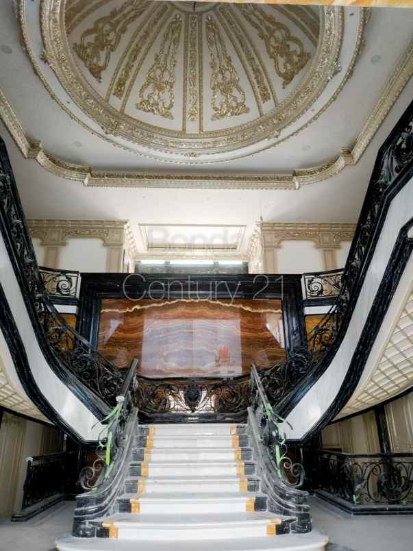 jual rumah klasik super mewah dengan lift di pondok