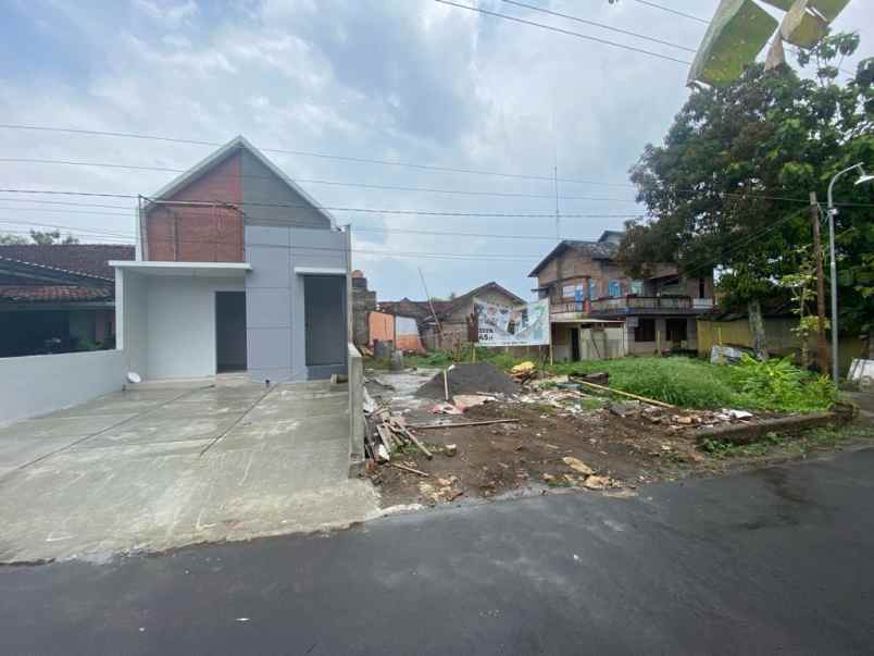 jual rumah konsep scandinavian dekat pasar godean