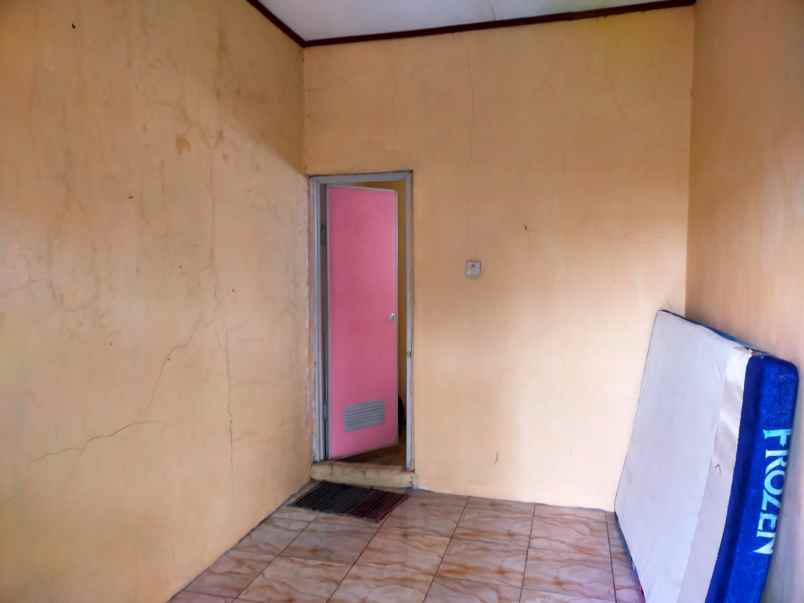 kost setrategis isi full
