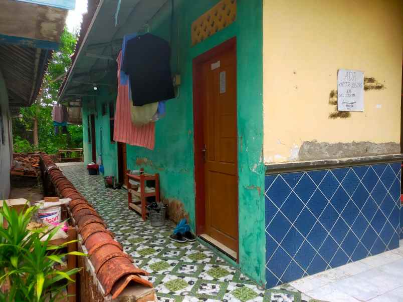 kost setrategis isi full