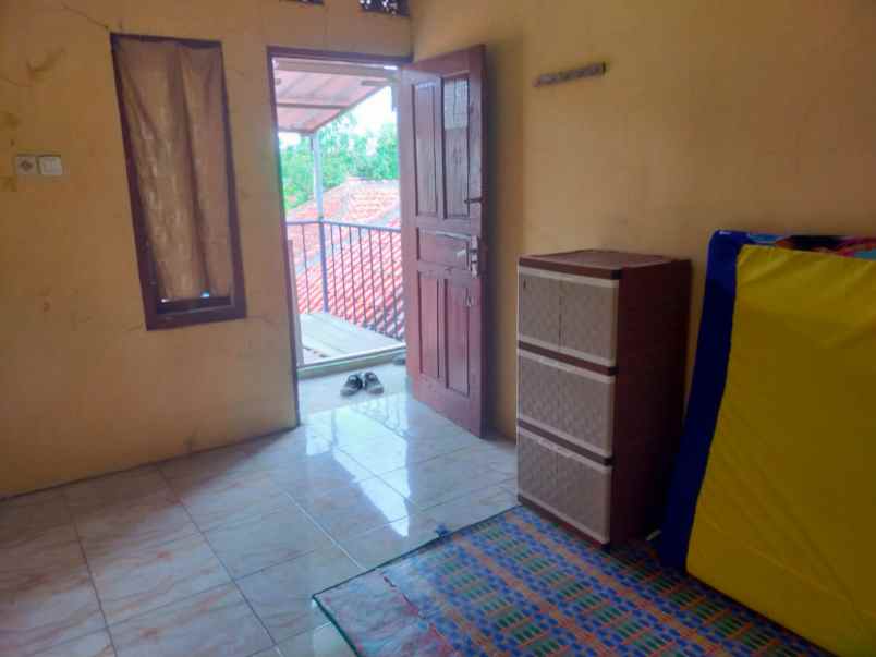kost setrategis isi full