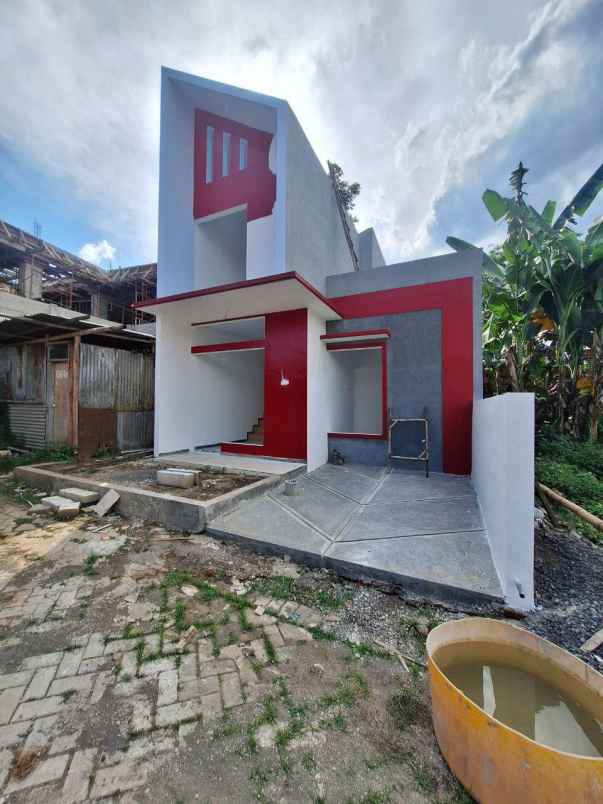 modern cemorokandang 2 lantai 300 jutaan malang