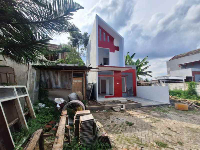 modern cemorokandang 2 lantai 300 jutaan malang