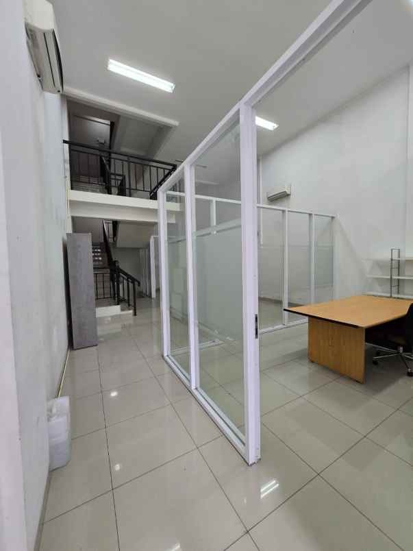 ruko 4 lantai di topaz commercials summarecon bekasi