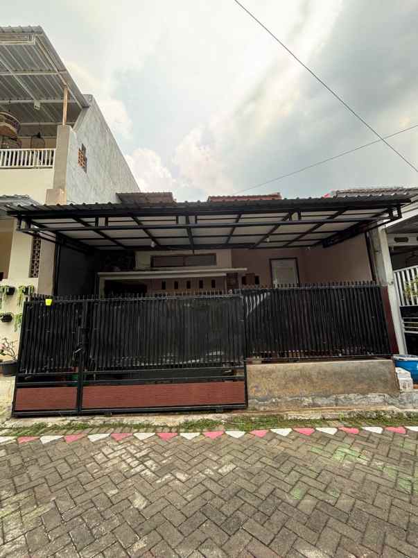 rumah 2 lantai lokasi perum bumi mondoroko