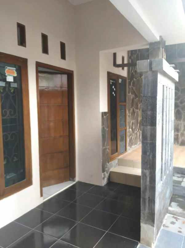 rumah 2 lantai lokasi perum bumi mondoroko